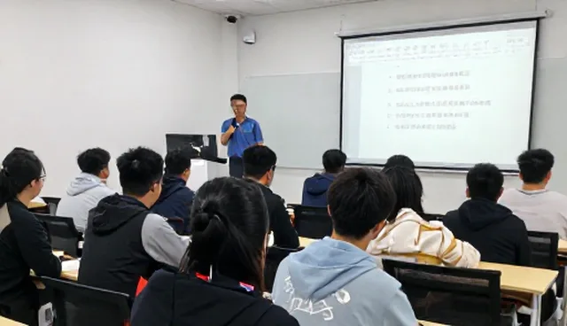 莒县网技术转让中客户沟通的两种做法比较