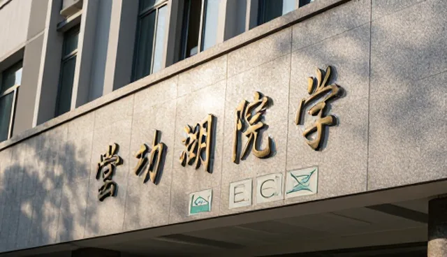 梧州网站建设:自建与外包两种做法的实际取舍